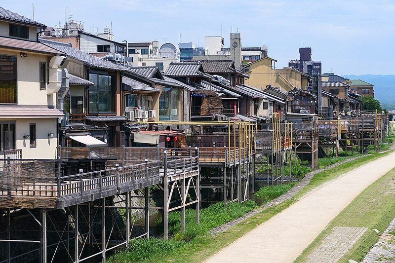 Izakaya al río